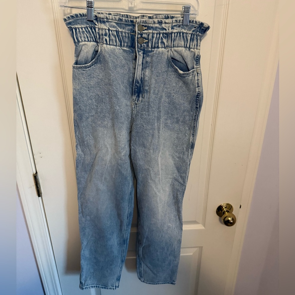 Hollister Ultra High-Rise Mom Jeans Light Blue